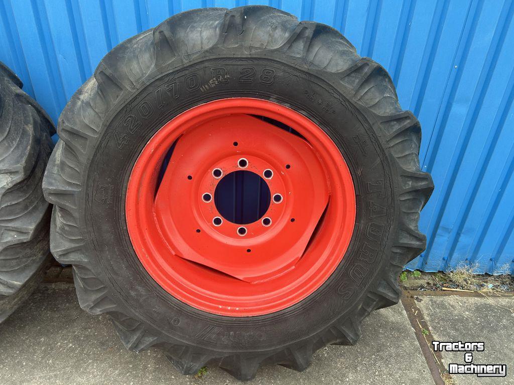 Roues, Pneus, Jantes, Barillets Jumelage Fendt TAURUS 420/70R28 op 8 gaats velgen