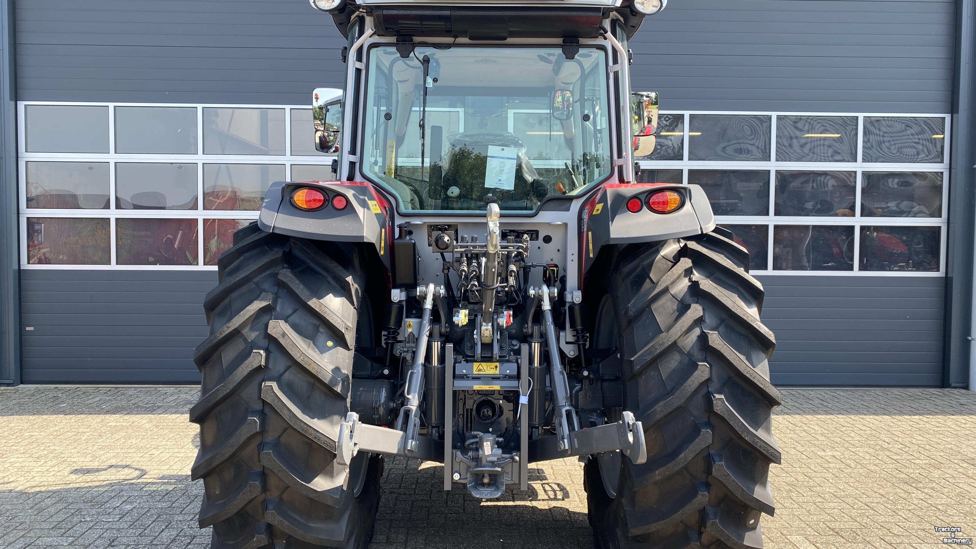 Tracteur Massey Ferguson 5M.145 Dyna4