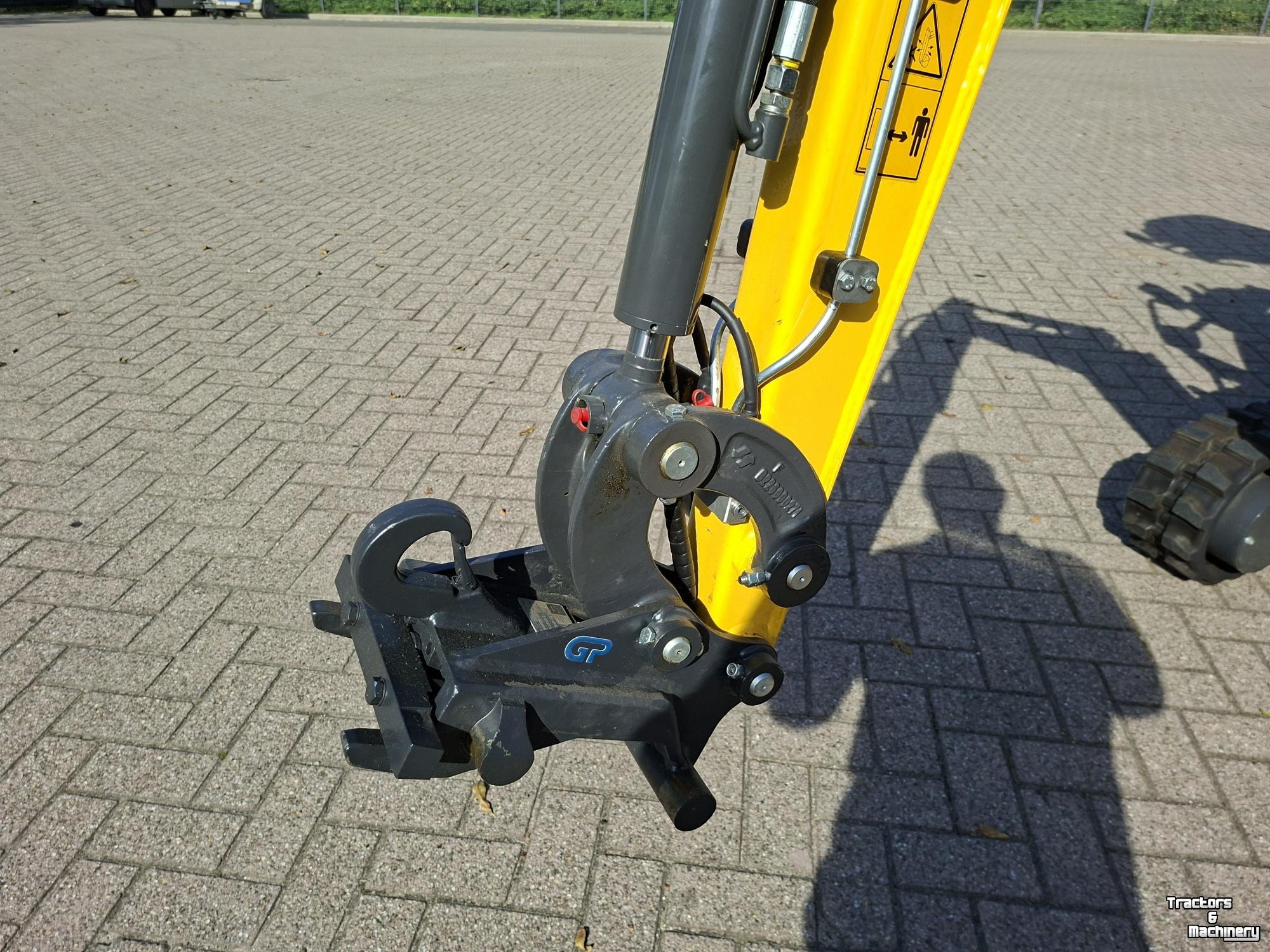 Mini pelleteuse New Holland E15X