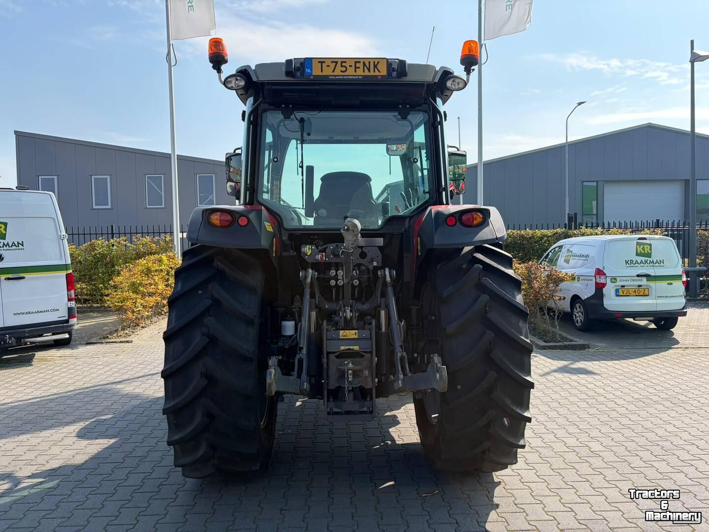 Tracteur Massey Ferguson 5711M