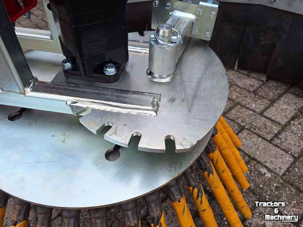Désherbeuse à brosse rotative Kemp OKBM Onkruidborstel met Giant aanspan