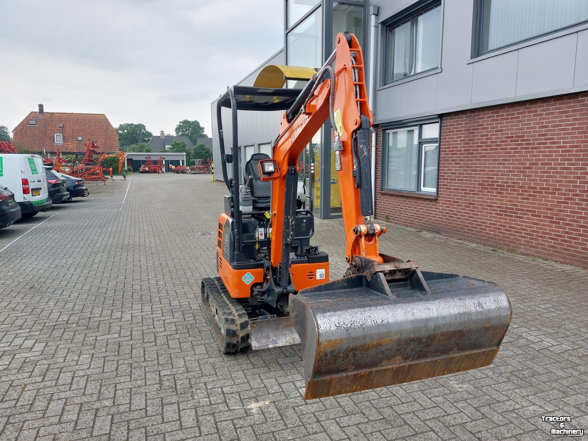 Pelleteuse Hitachi 19U