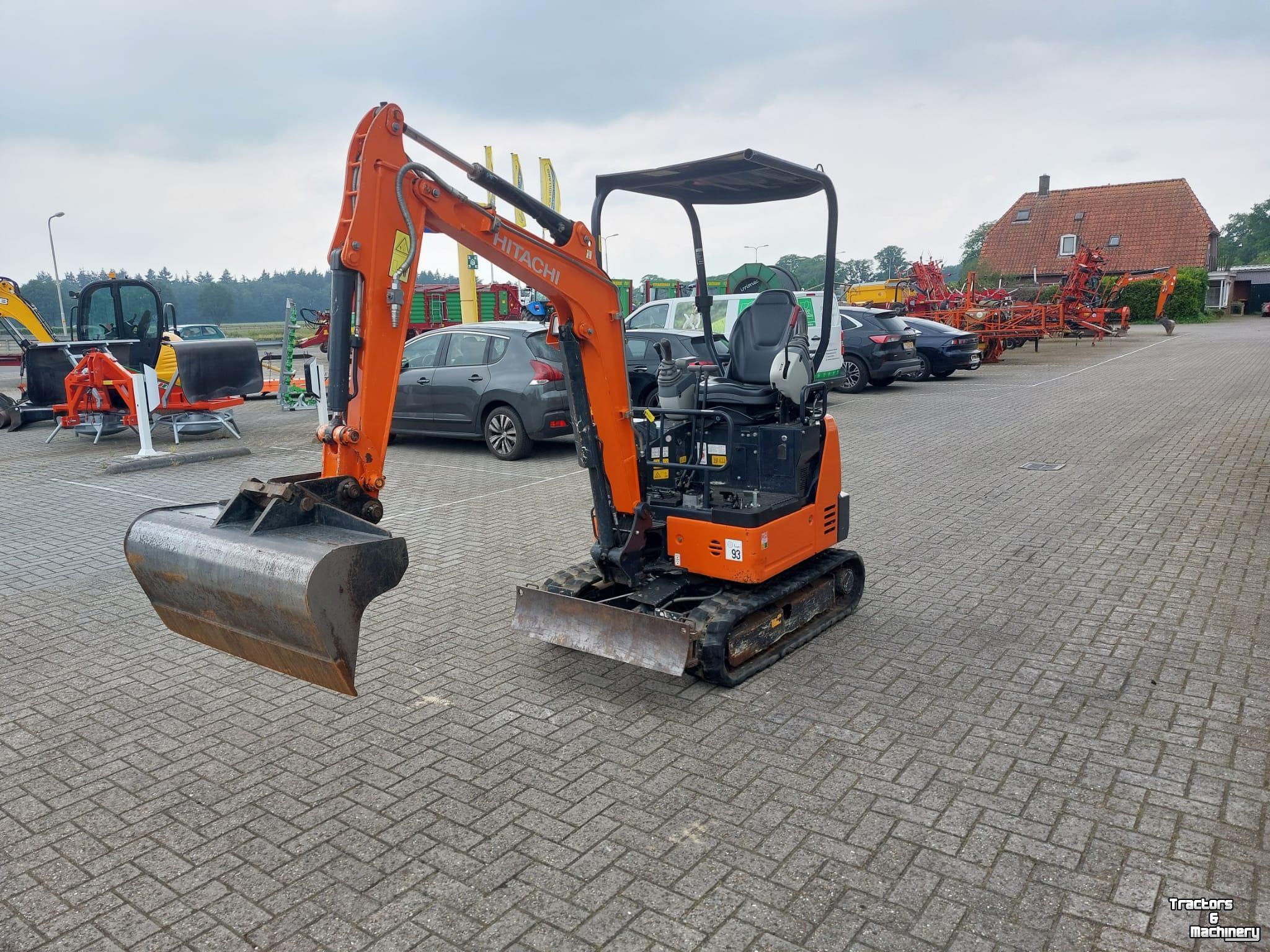Pelles sur pneus Hitachi 19U