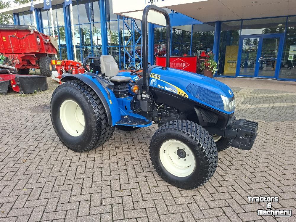 Tracteur pour vignes et vergers New Holland T3030