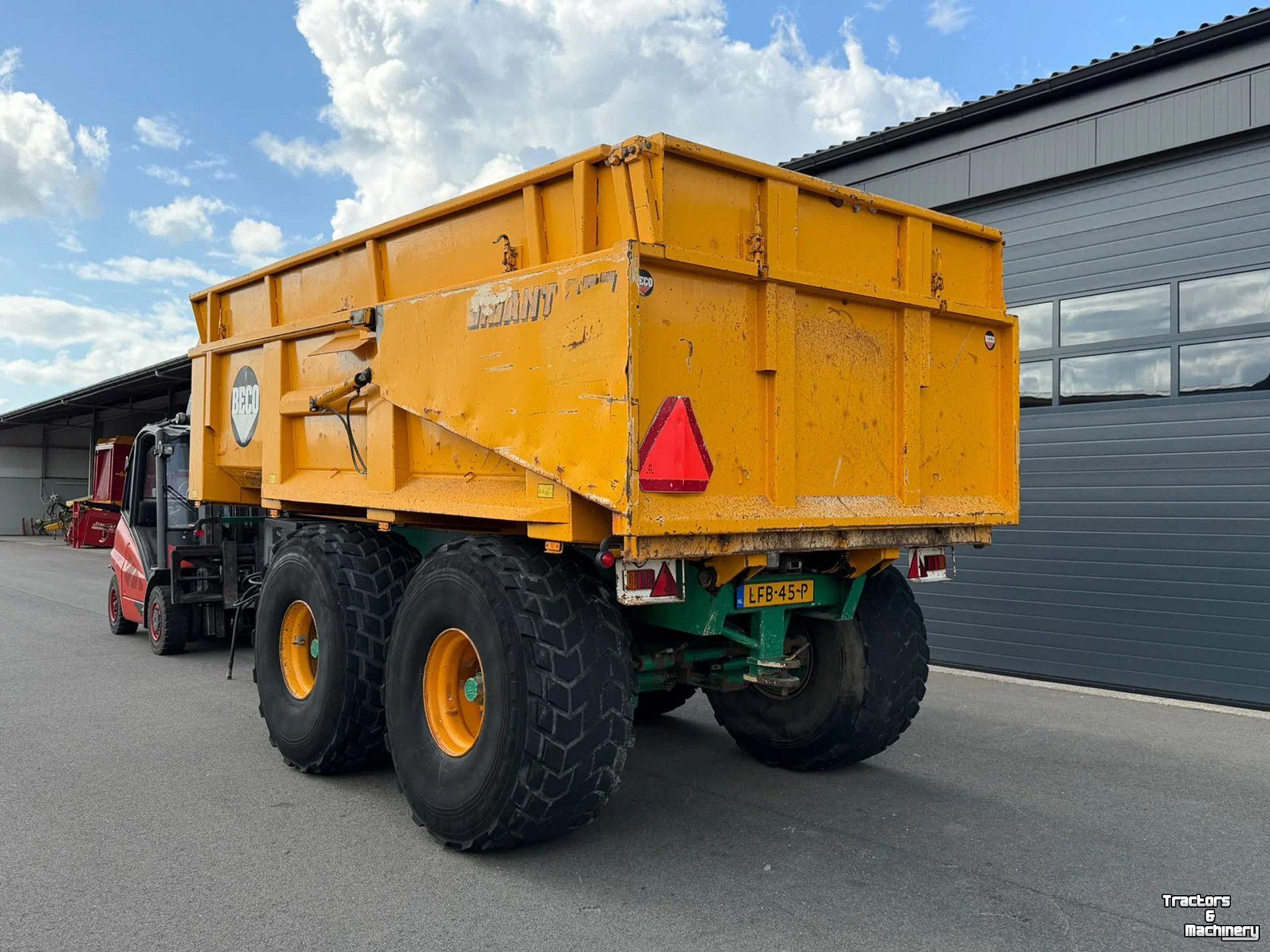 Benne agricole Beco ONBEKEND GIGANT 200