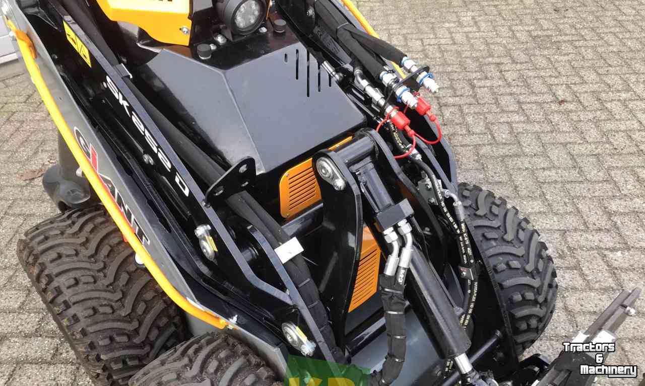 Chargeuse compacte Giant SK 252 D Skidsteer