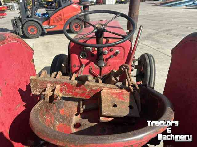 Tracteur McCormick mc cormick d-436