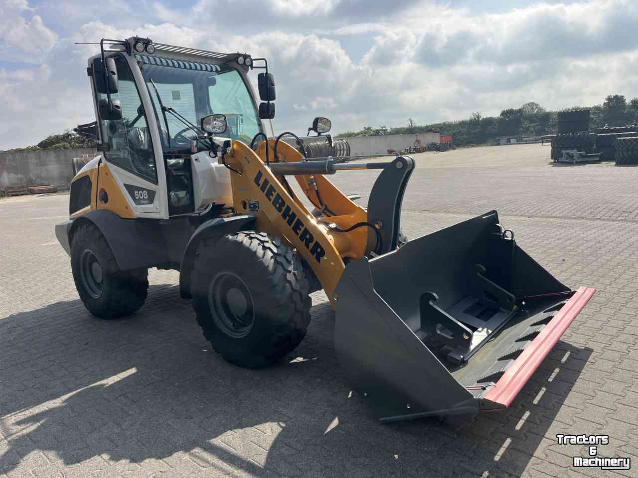 Chargeuse sur pneus Liebherr 508 COMPACT