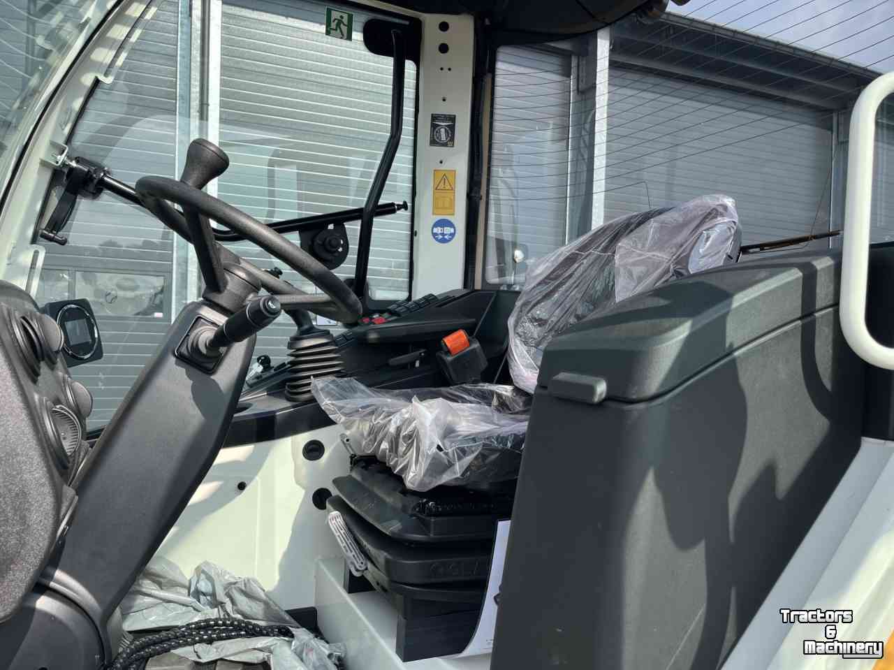 Chargeuse sur pneus Liebherr 508 COMPACT