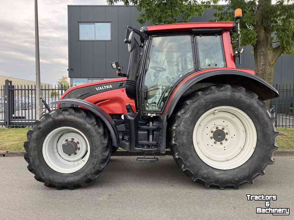 Tracteur Valtra N142