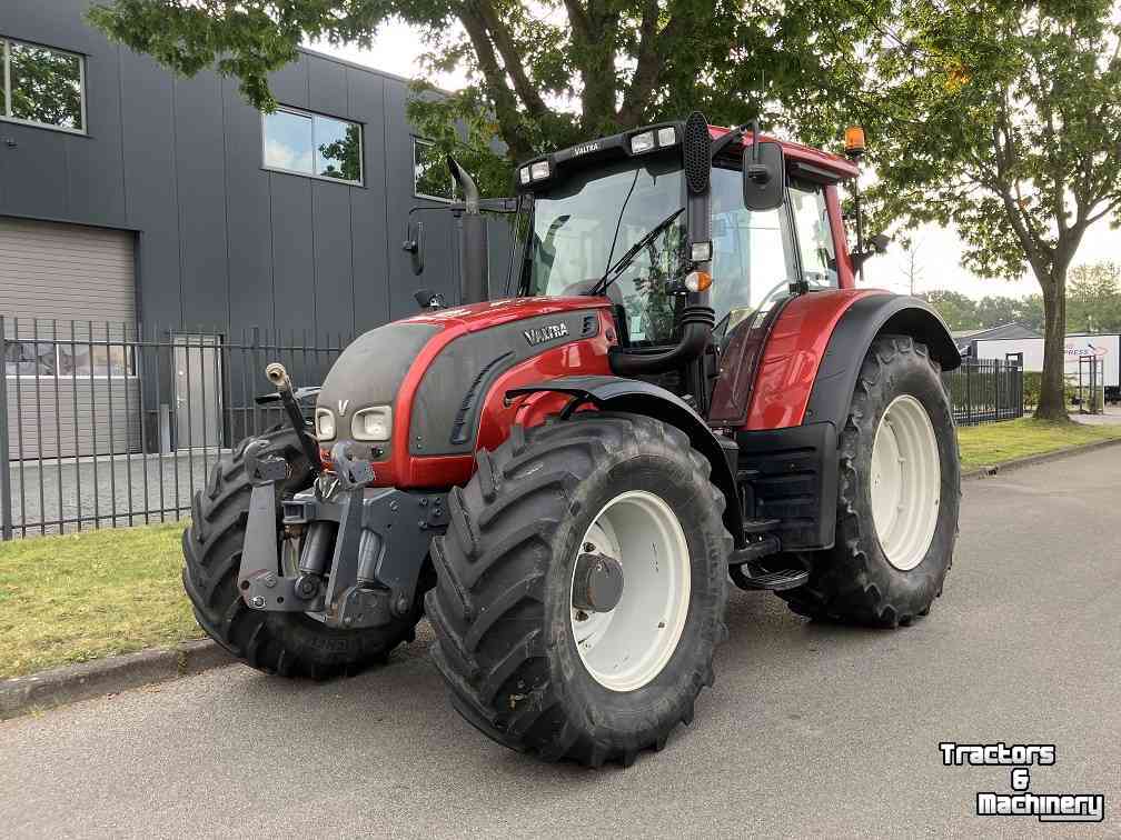 Tracteur Valtra N142