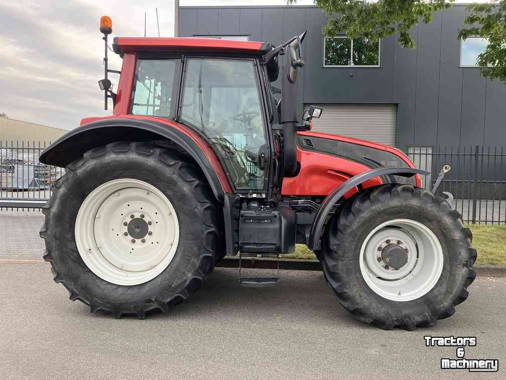 Tracteur Valtra N142
