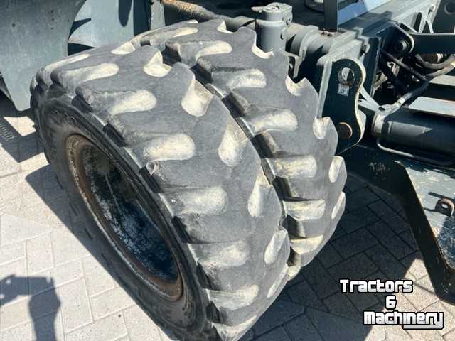 Pelles sur pneus Neuson 9503