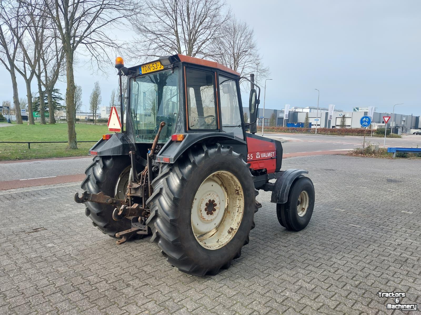 Tracteur Valtra 455