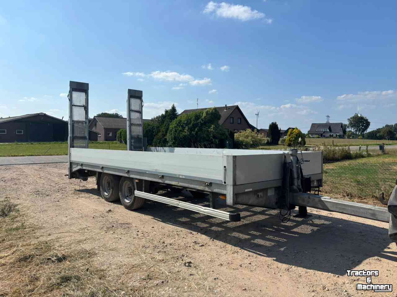 Semi-remorque surbaissé  Möslein dieplader Oprijwagen
