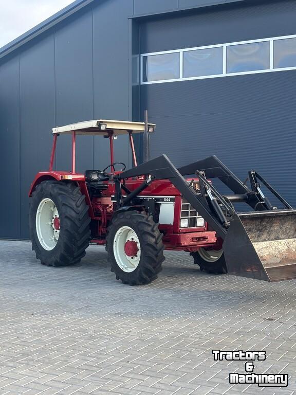 Tracteur Case 844