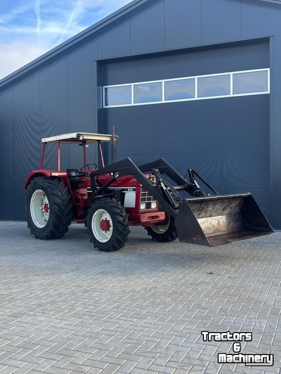 Tracteur Case 844