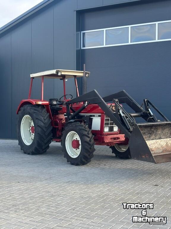 Tracteur Case 844