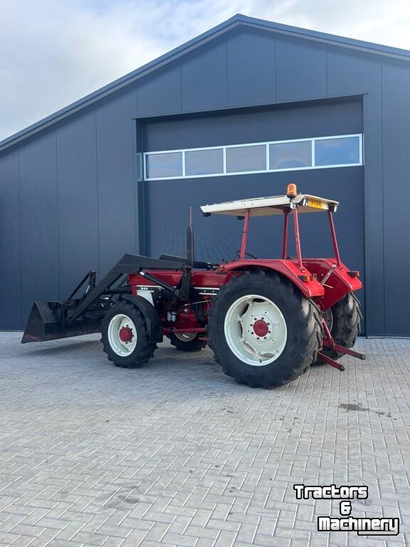 Tracteur Case 844