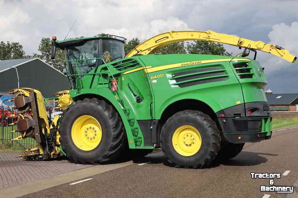 Ensileuse automotrice John Deere 8400