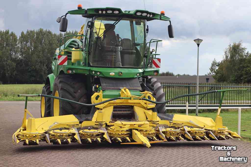 Ensileuse automotrice John Deere 8400