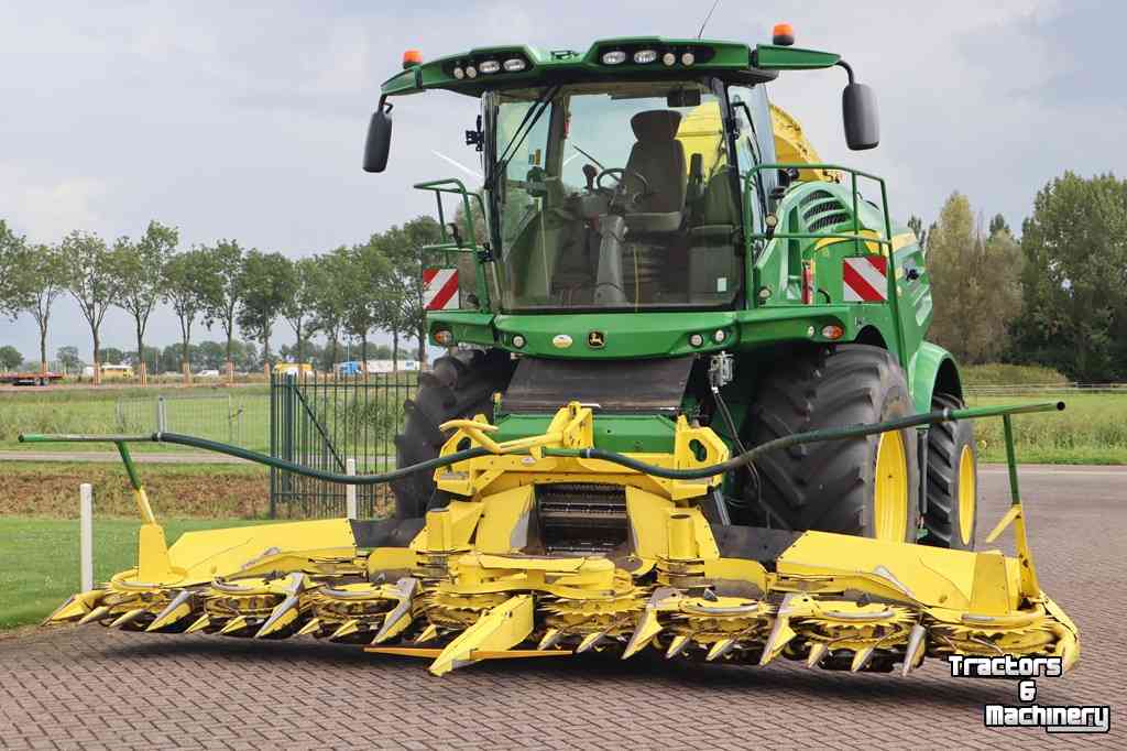 Ensileuse automotrice John Deere 8400