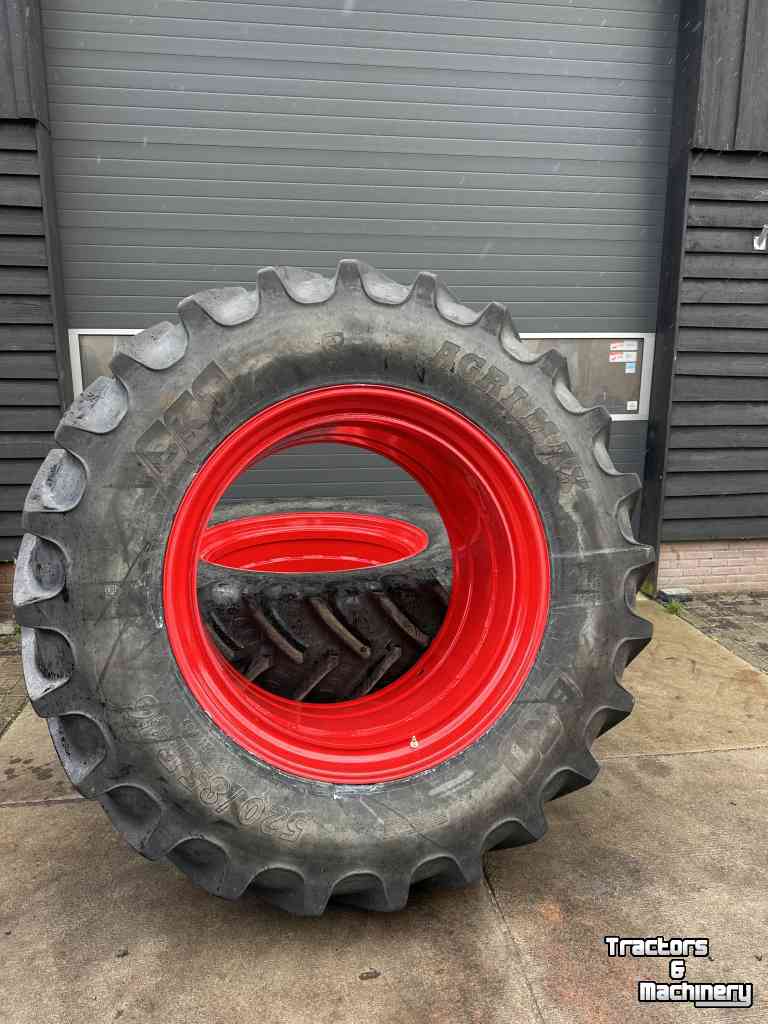 Roues, Pneus, Jantes, Barillets Jumelage  Dubbellucht 520/85R46  naast  710/70R42