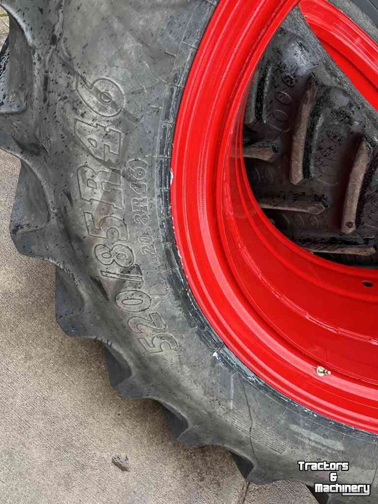 Roues, Pneus, Jantes, Barillets Jumelage  Dubbellucht 520/85R46  naast  710/70R42