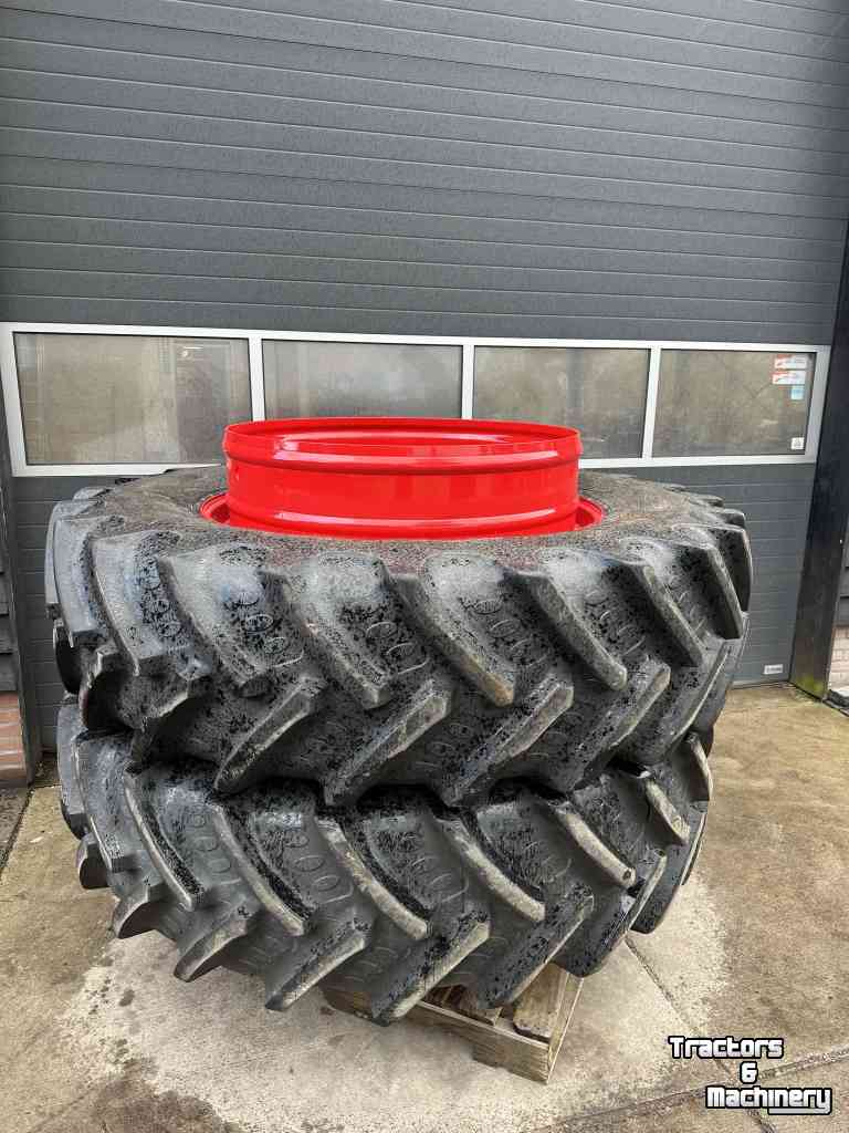 Roues, Pneus, Jantes, Barillets Jumelage  Dubbellucht 520/85R46  naast  710/70R42