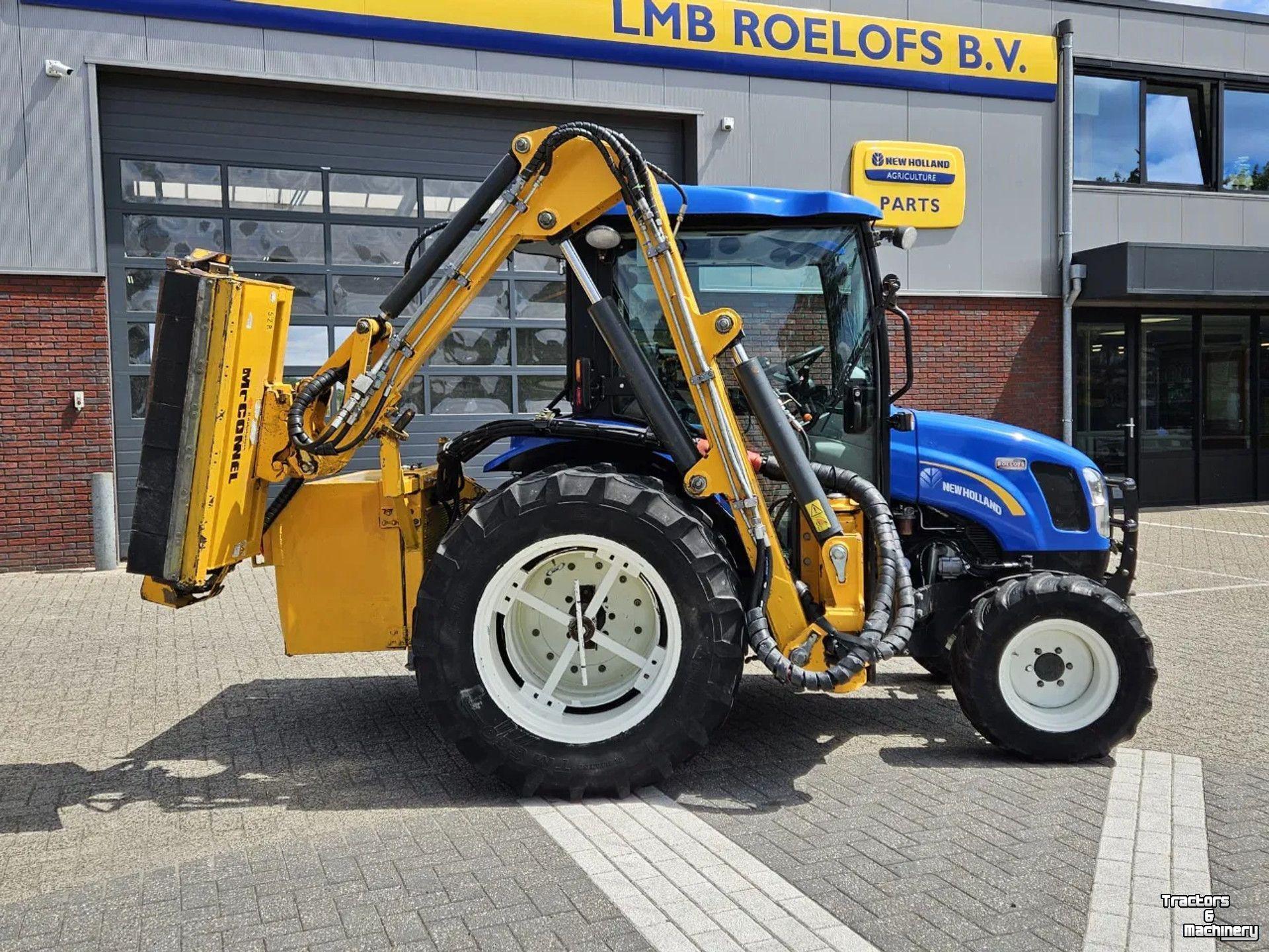Tracteur pour vignes et vergers New Holland Boomer 3050 met Bos Maaiarm