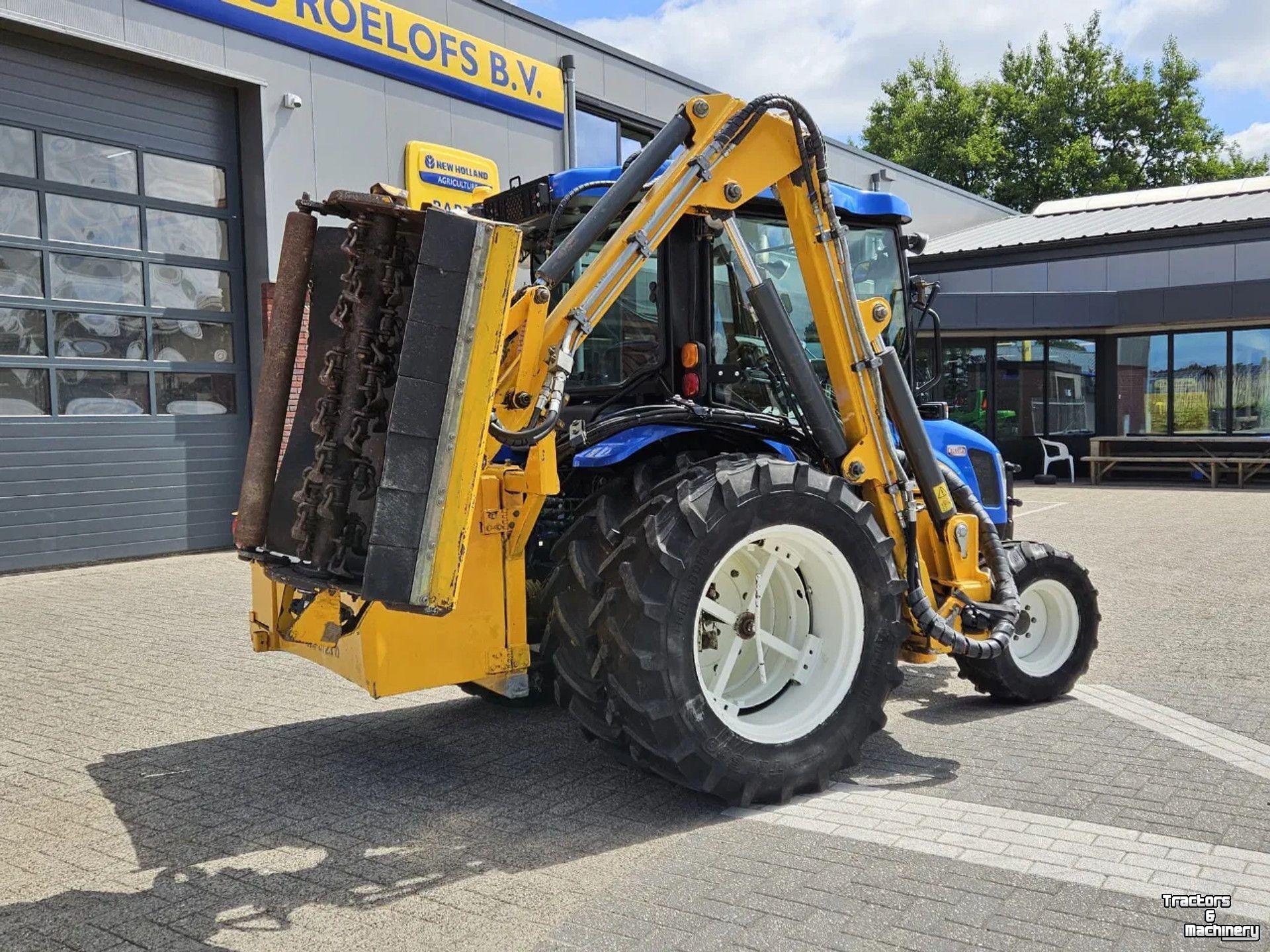 Tracteur pour vignes et vergers New Holland Boomer 3050 met Bos Maaiarm