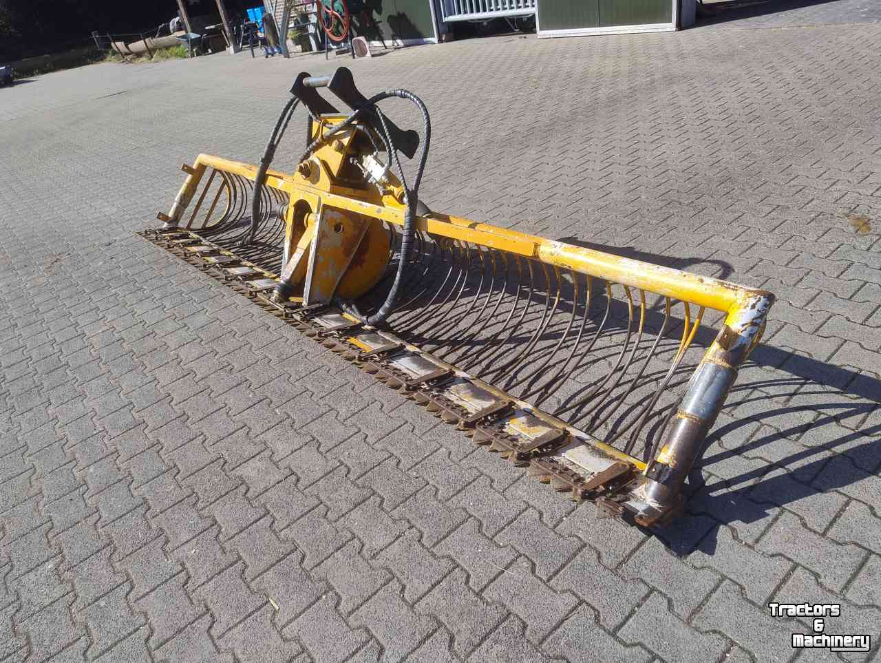 Autres équipements pour rue, entretien des accotements et des fossés Herder Msz400