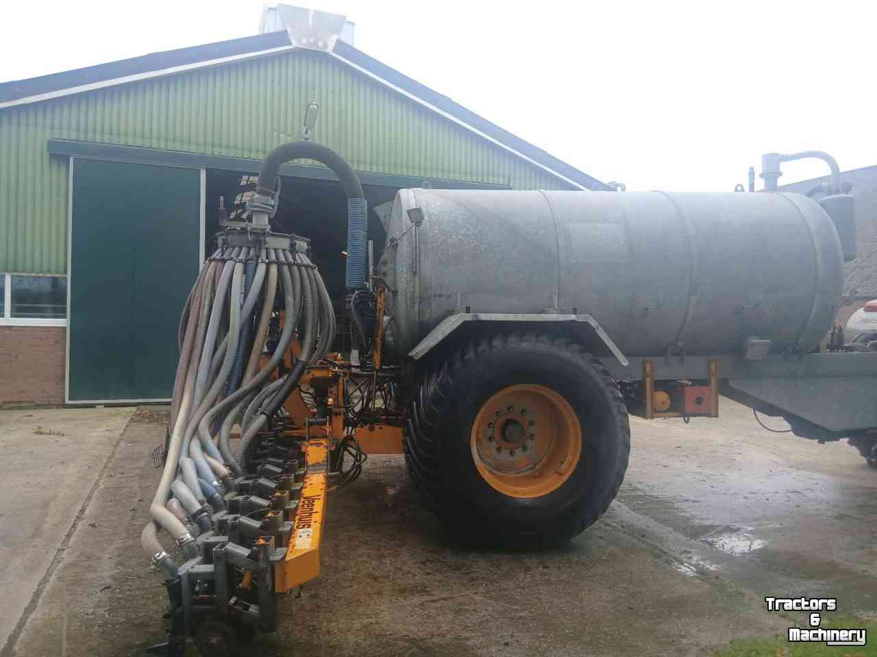 Tonneau de lisier Veenhuis mesttank 7500 liter met bemester