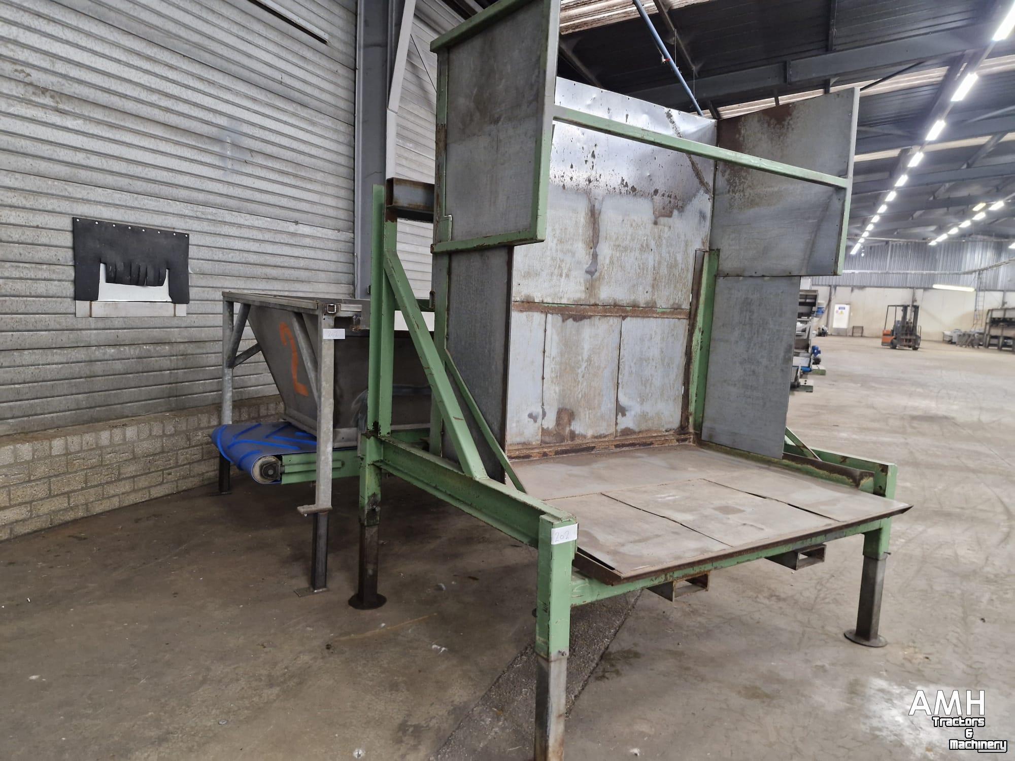 Basculeur de caisses  Bunker met uitvoerband+kantelaar – complete set,  Dosierbunker mit Austragsband inklusive Kistenkipper (Komplettset)