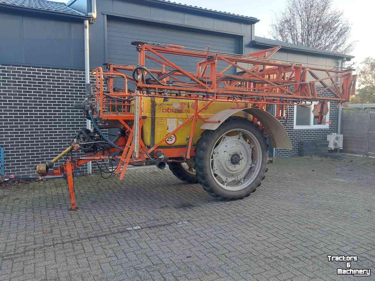 Pulvérisateur Douven Getrokken veldspuit 2000 liter 27 meter breed