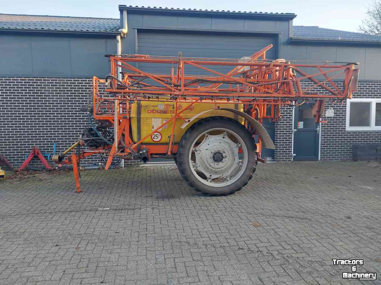 Pulvérisateur Douven Getrokken veldspuit 2000 liter 27 meter breed
