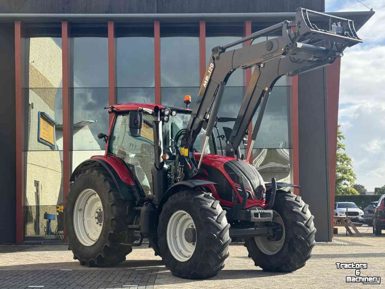Tracteur Valtra N 134H5 Hitech vol geveerd lucht Frontlader Manip 120  3692u