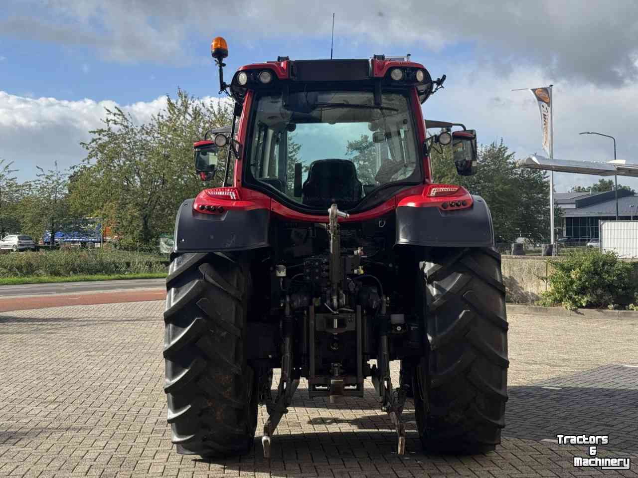 Tracteur Valtra N 134H5 Hitech vol geveerd lucht Frontlader Manip 120  3692u