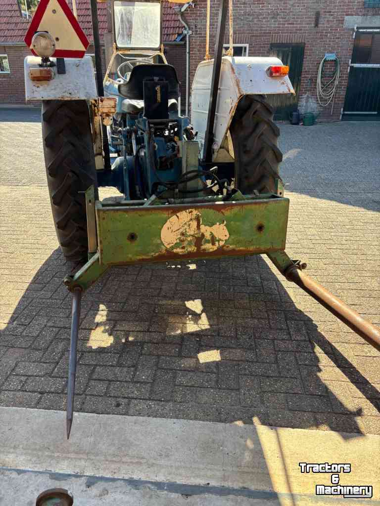 Tracteur Ford 4000