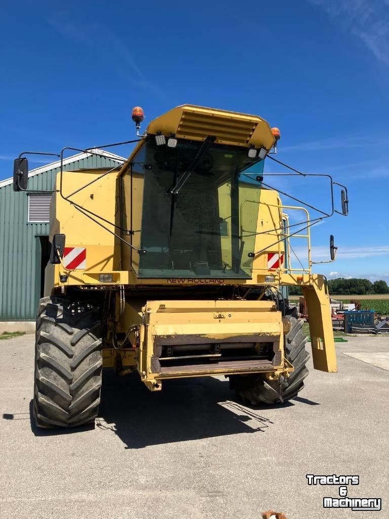 Moissonneuse batteuse New Holland TX 36