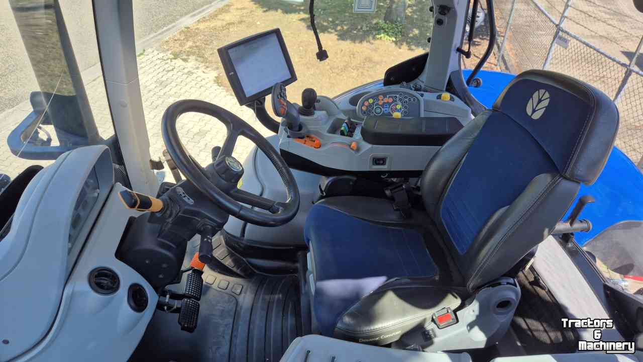 Tracteur New Holland T7.315 HD AC 40Kmh. Lucht, Fronthef, geveerde vooras en cabine.