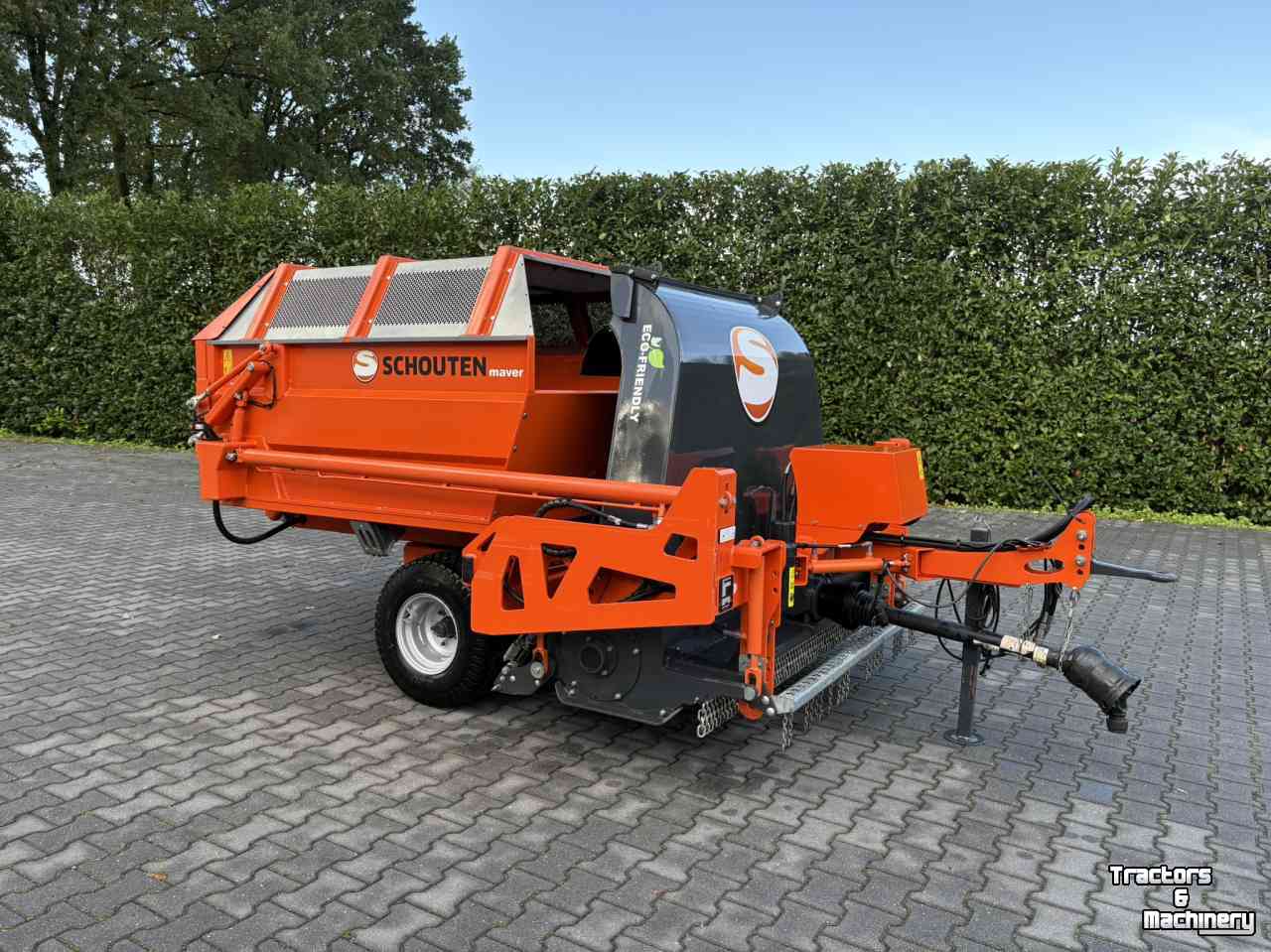 Combinaison faucheuse-aspirateur Schouten Maver M1803