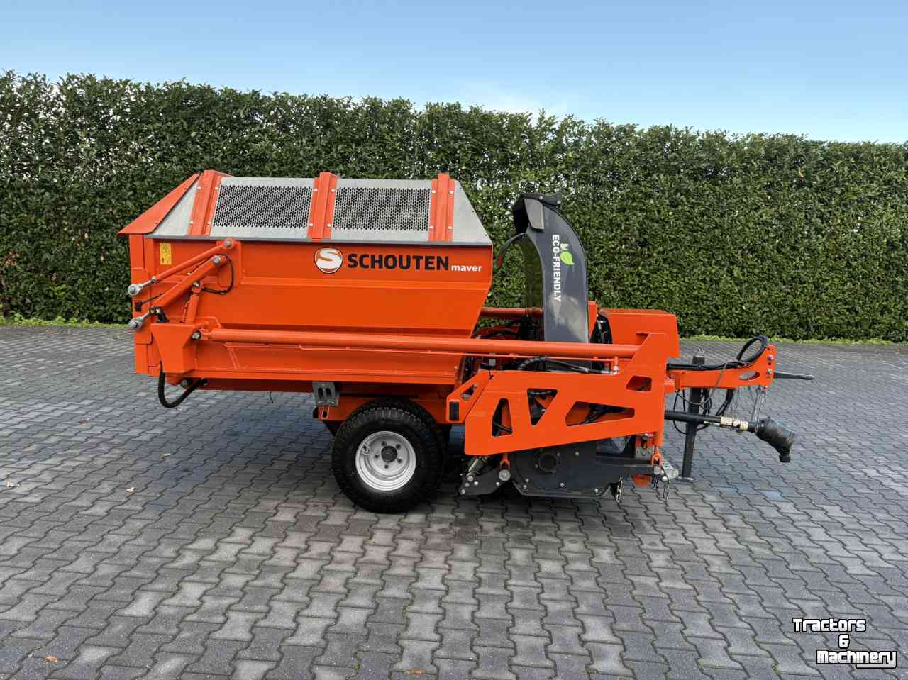 Combinaison faucheuse-aspirateur Schouten Maver M1803