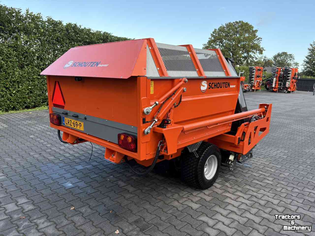 Combinaison faucheuse-aspirateur Schouten Maver M1803