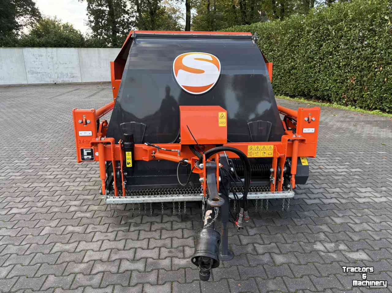 Combinaison faucheuse-aspirateur Schouten Maver M1803