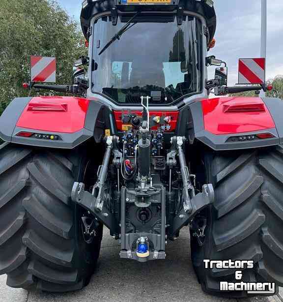 Tracteurs Massey Ferguson 8S.305 Dyna-VT Exclusive Tractor Demo
