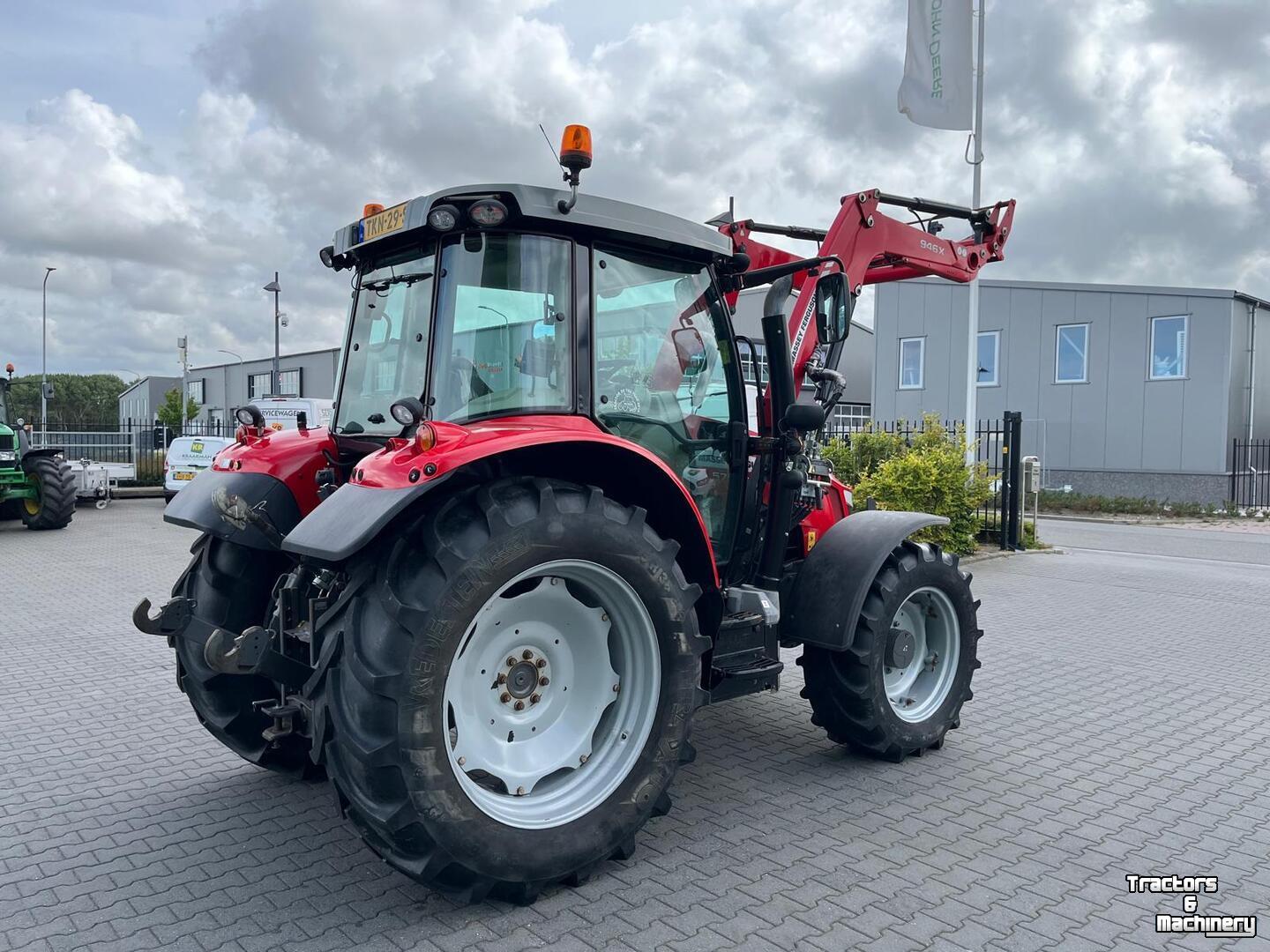 Tracteur Massey Ferguson 5712SL Dyna 4 trekker
