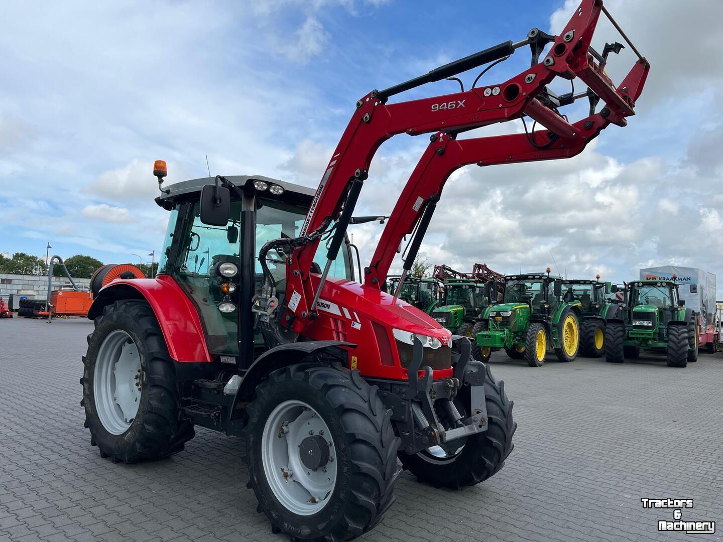 Tracteur Massey Ferguson 5712SL Dyna 4 trekker
