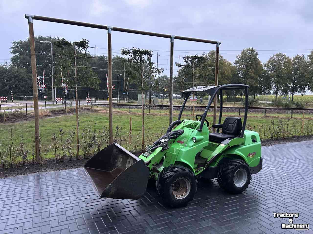 Chargeuse sur pneus Avant 528