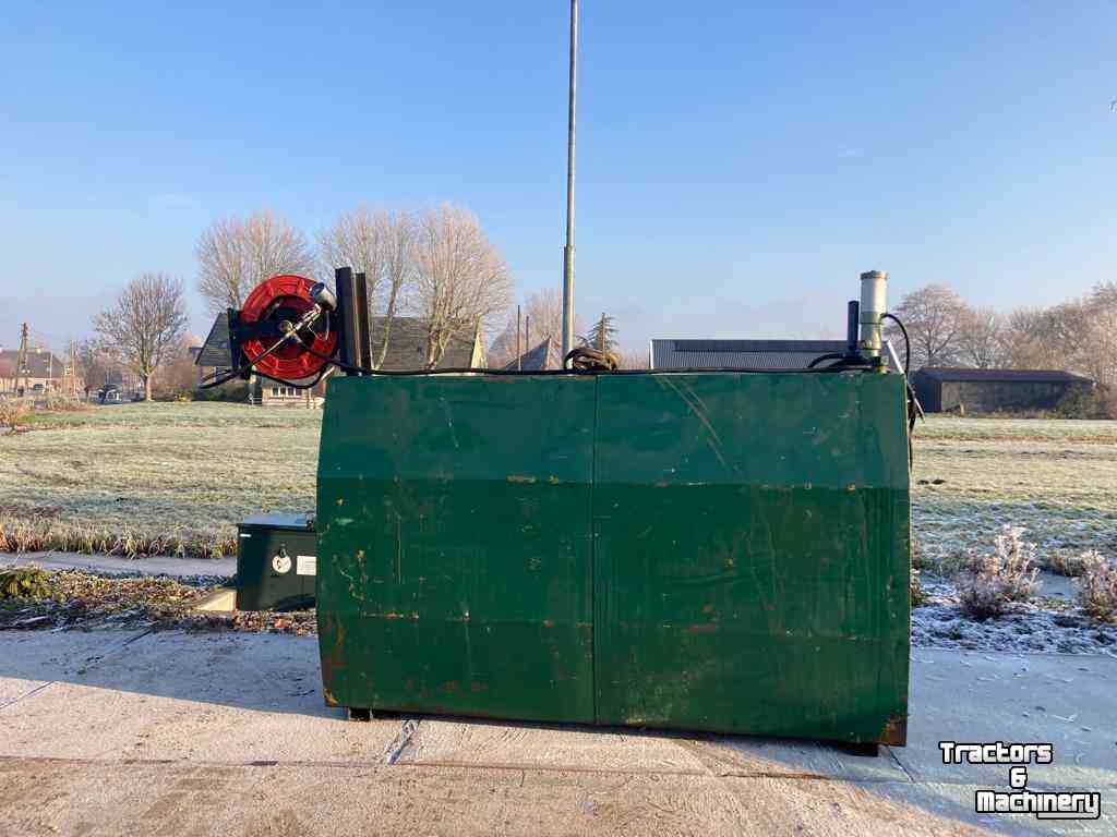 Autres machines et accessoires pour l'atelier et terrain  Olietank Prisma 2400 ltr